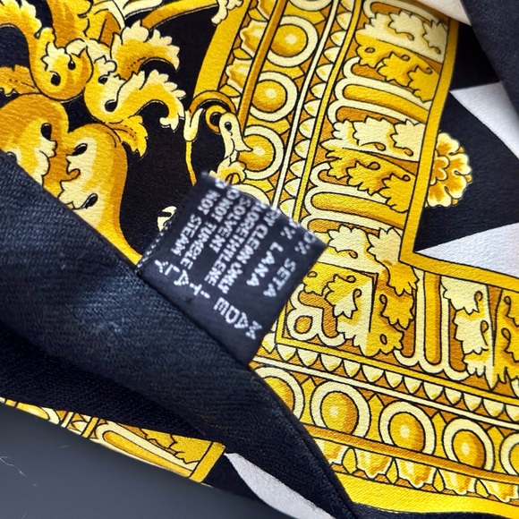 Versace Silk Scarf w Box - Picture 6 of 8